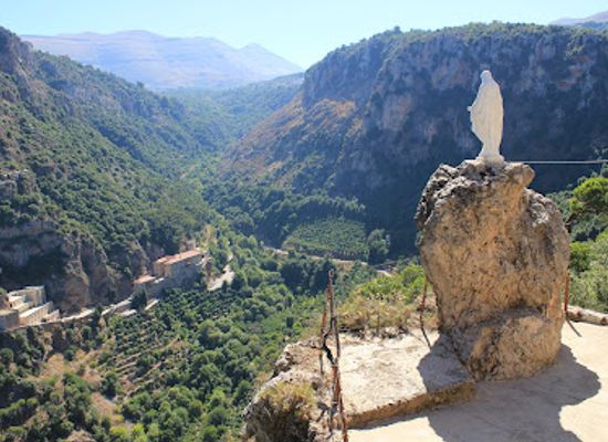 lebanon/kadisha-valley/landmark/deir-mar-antoniwos-alkabir-ghazheya-alruhbaniya-allubnaniya-almaruniya