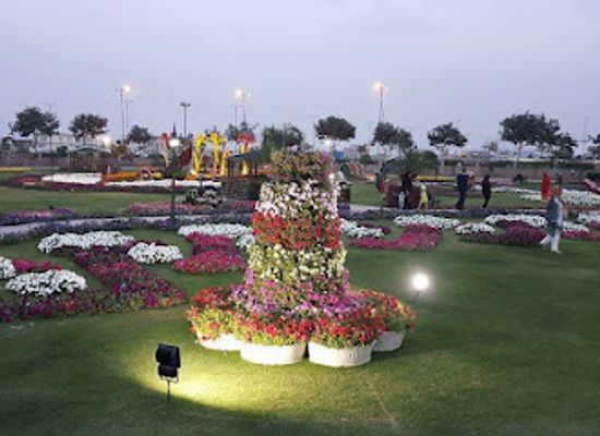 pakistan/lahore/dha-lahore/landmark/y-block-park