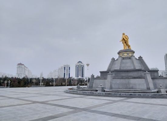 turkmenistan/caspian-sea-coastline/landmark/monument-to-the-first-president-of-turkmenistan-saparmurat-niyazov