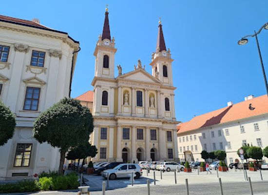 hungary/szombathely/landmark/park-of-ruins-named-after-jardanyi-paulovics-istvan
