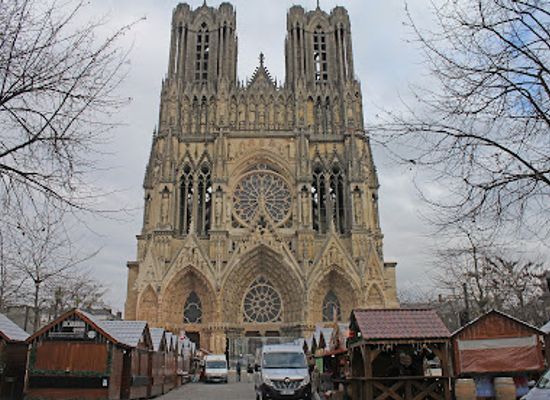 france/champagne/landmark/the-champagne-tour-company