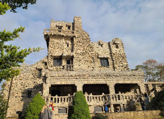 connecticut/middlesex-county/landmark/gillette-castle