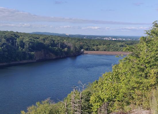 connecticut/the-quiet-corner/landmark/ragged-mountain-memorial-preserve