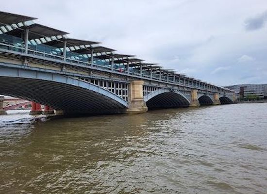 united-kingdom/london/landmark/blackfriars-bridge