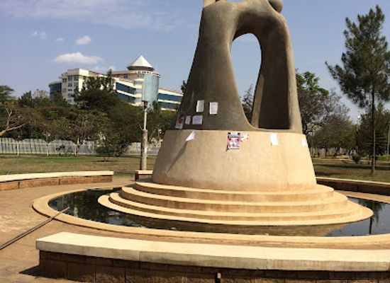 kenya/nairobi/landmark/k-u-elimu-ni-nguvu-monument