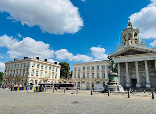 belgium/brussels/brussels-city-center/landmark/koningsplein-beeld-van-godfried-van-bouillon