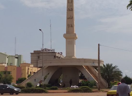 mali/bamako/aci-2000/landmark/l-obelisque-des-ideogrammes