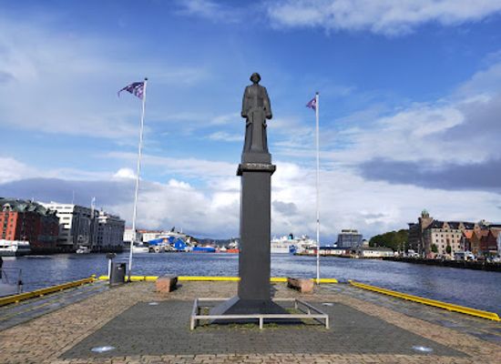 norway/bergen/nygardshoyden/landmark/shetlands-larsen