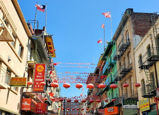 california/san-francisco/chinatown/landmark/chinatown-flags-street