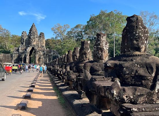 cambodia/oddar-meanchey/landmark/tonle-om-gate-southern-gate