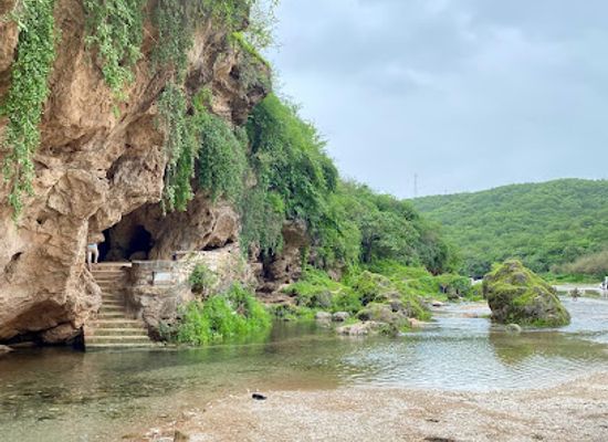 oman/salalah-coastal-plain/landmark/ain-garziz
