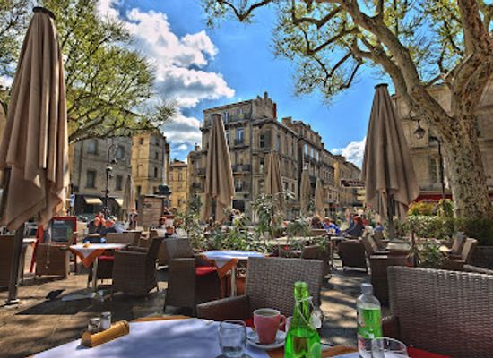 france/avignon/landmark/place-de-l-horloge