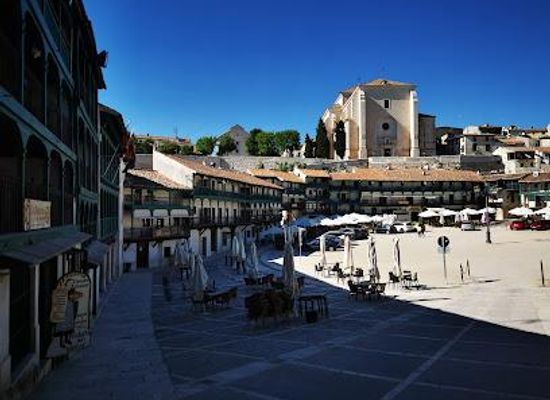spain/madrid-community/landmark/plaza-mayor-de-chinchon