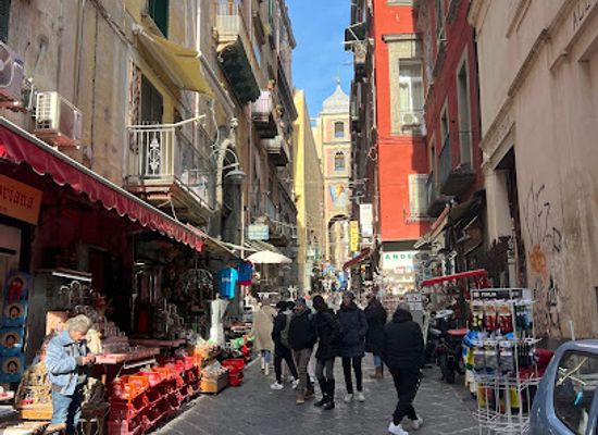 italy/naples/spaccanapoli/landmark/antica-pizza-fritta-da-zia-esterina-sorbillo-spaccanapoli