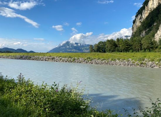liechtenstein/furstensteig/landmark/rhein-sandbank