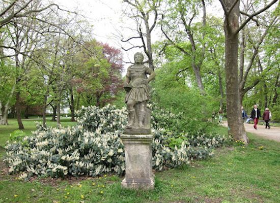 germany/nuremberg/gostenhof/landmark/cyrus-statue