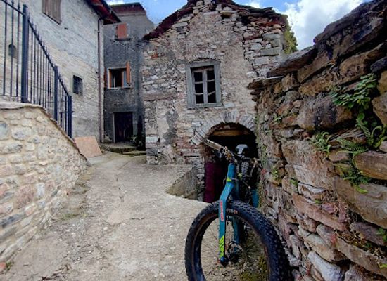 italy/lunigiana/landmark/prati-di-camporaghena