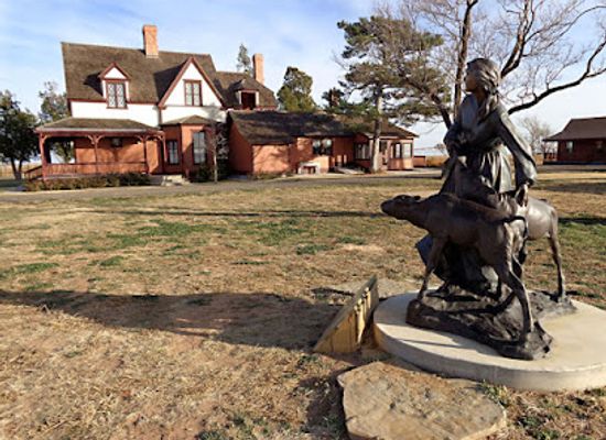 texas/south-plains/landmark/molly-goodnight-statue