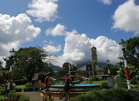 costa-rica/la-fortuna/landmark/voodoo-bar-cocktails