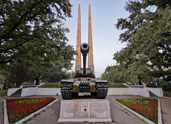tajikistan/dushanbe/landmark/victory-monument