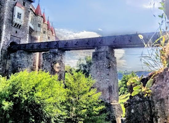romania/crisana/landmark/castelul-corvinilor-corvins-castle