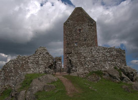 united-kingdom/roxburghshire/attraction/smailholm-tower-2