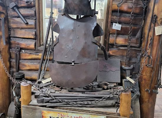 australia/northern-victoria/landmark/ned-kelly-museum-homestead