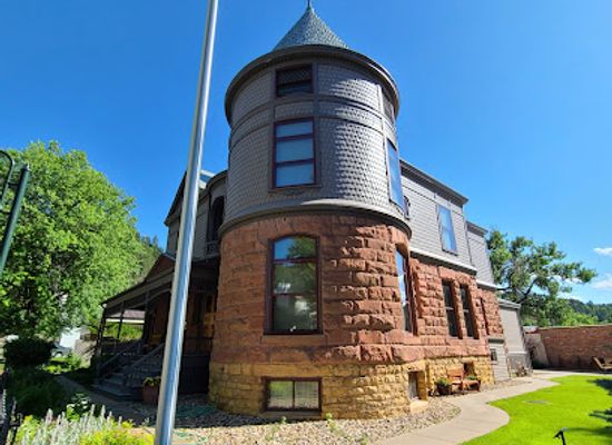 south-dakota/coteau-des-prairies/landmark/adams-house