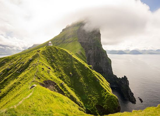 faroe-islands/streymoy/landmark/kallur-lighthouse