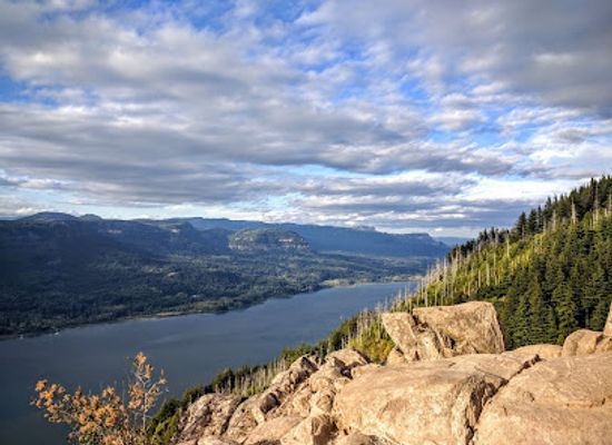 oregon/columbia-river-gorge/landmark/angel-s-rest-lookout
