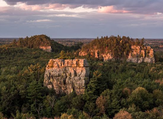 wisconsin/driftless-area/landmark/mill-bluff-state-park