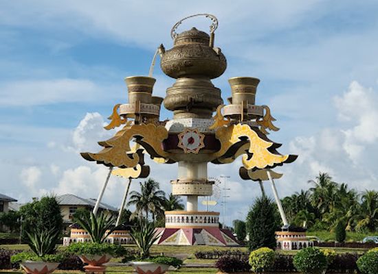 brunei/bangar/landmark/tea-pot-roundabout