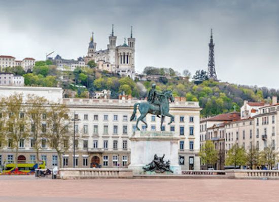 france/lyon/landmark/place-bellecour