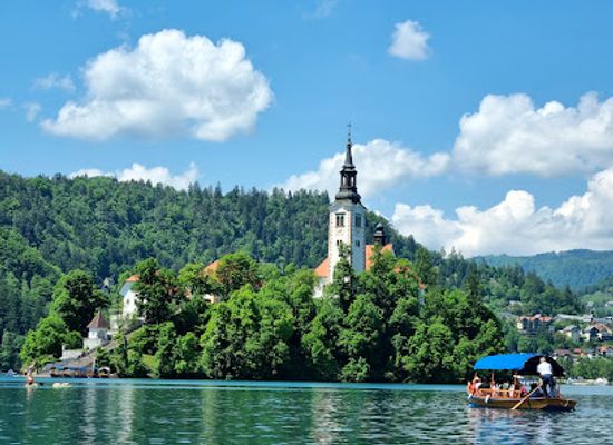 slovenia/bled/landmark/pletna-boat-cruise-to-the-island-bled