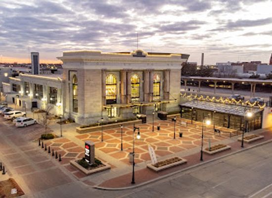 kansas/wichita/landmark/union-station-plaza