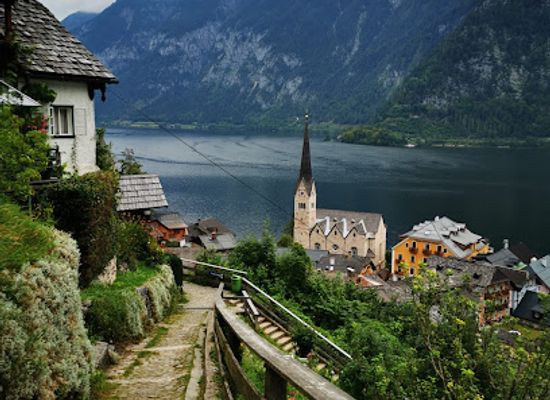 austria/hallstatt/landmark/hallstatt-boat-station