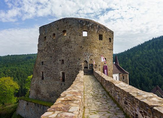 czechia/sumava/landmark/velhartice-castle