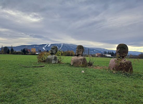 slovenia/maribor/tezno/landmark/trije-angeli