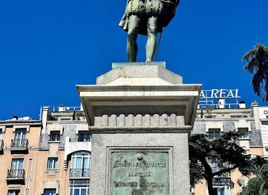 spain/madrid/landmark/statue-of-miguel-de-cervantes