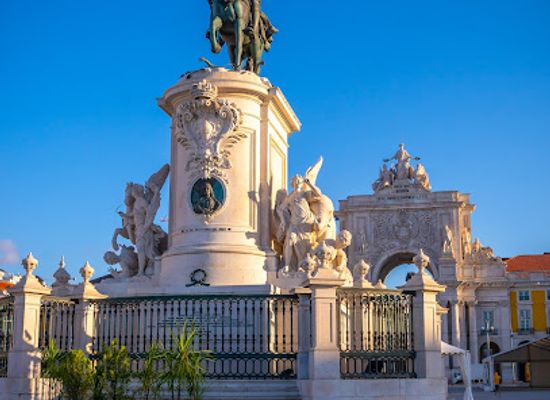 portugal/estremadura/landmark/praca-do-comercio