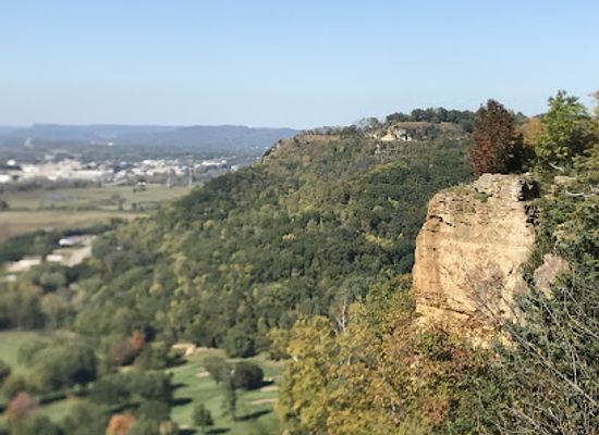 wisconsin/driftless-area/landmark/grandad-bluff