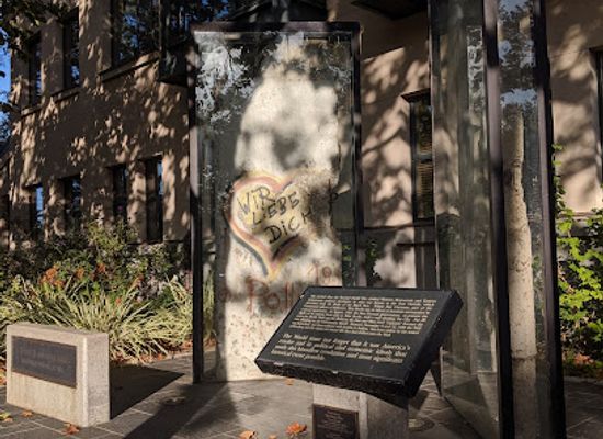 california/san-francisco-peninsula/landmark/berlin-wall-section