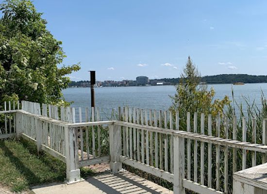 maryland/eastern-shore/landmark/jones-point-lighthouse