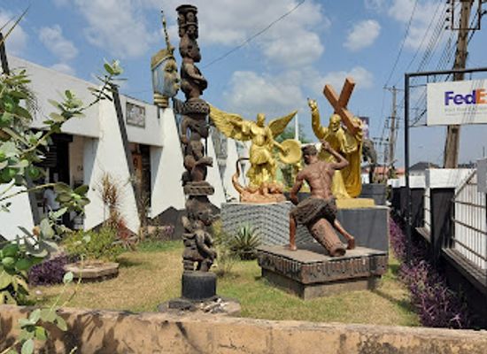 nigeria/ibadan/landmark/topfat-art-gallery
