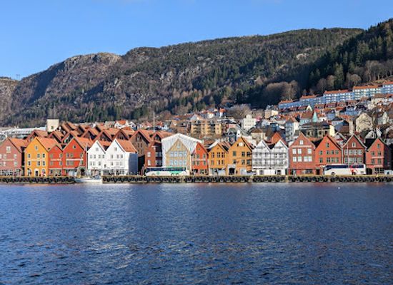norway/bergen/bryggen/landmark/bryggen-harbour-view