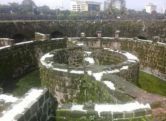 philippines/manila/intramuros/landmark/baluartillo-de-san-jose