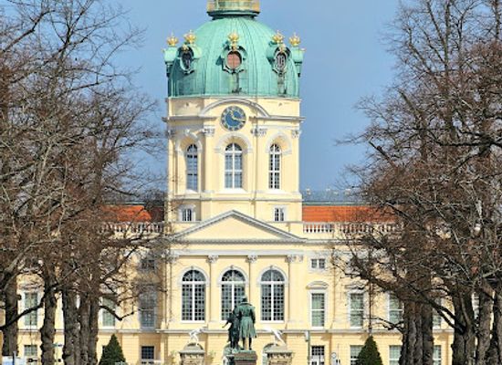 germany/berlin/charlottenburg/landmark/mittelpromenade-der-schlossstrasse-am-schloss-charlottenburg