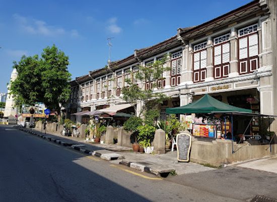 malaysia/george-town/weld-quay/landmark/street-art-brother-sister-on-a-swing