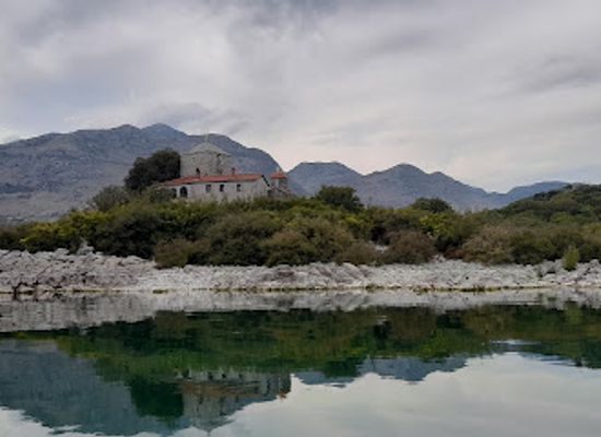 montenegro/moraca/landmark/orthodox-monastery-moracnik