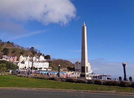 united-kingdom/llandudno/landmark/llandudno-cenotaph